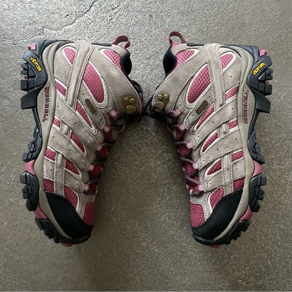 Merrell Women's Moab 2 Mid Waterproof Hiking Boots in Boulder Blush Pink - Picture 3 of 11